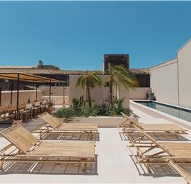 3 bedroom villa with heated pool in Noto, sleeps 6